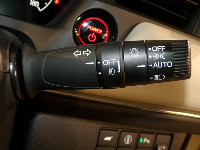 ヴェゼル ｅ：ＨＥＶＰＬａＹ　Ｂｌｕｅｔｏｏｔｈ接続全周囲カメラ電動リアゲートシートヒーターワイヤレス充電器ドラレコＥＴＣインターナビフルセグＴＶ純正アルミホイールスマートキー　衝突被害軽減ブレーキ　カーテンエアバッグ　Ｐセンサー（23枚目）