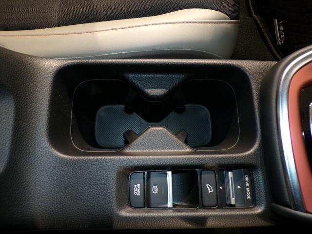 ヴェゼル ｅ：ＨＥＶＰＬａＹ　Ｂｌｕｅｔｏｏｔｈ接続全周囲カメラ電動リアゲートシートヒーターワイヤレス充電器ドラレコＥＴＣインターナビフルセグＴＶ純正アルミホイールスマートキー　衝突被害軽減ブレーキ　カーテンエアバッグ　Ｐセンサー（32枚目）