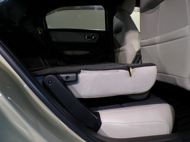 ヴェゼル ｅ：ＨＥＶＰＬａＹ　Ｂｌｕｅｔｏｏｔｈ接続全周囲カメラ電動リアゲートシートヒーターワイヤレス充電器ドラレコＥＴＣインターナビフルセグＴＶ純正アルミホイールスマートキー　衝突被害軽減ブレーキ　カーテンエアバッグ　Ｐセンサー（45枚目）