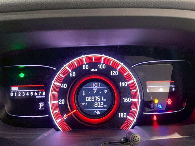 オデッセイ アブソルート　フルセグＴＶ　リアモニター　３列シート　両側電動スライドドア　スマートキー＆プッシュスタート　盗難防止　クルーズＣ　リアカメラ　ＥＴＣ装備　ナビＴＶ　ＬＥＤヘッドランプ　運転席エアバック　ＤＶＤ視聴（12枚目）