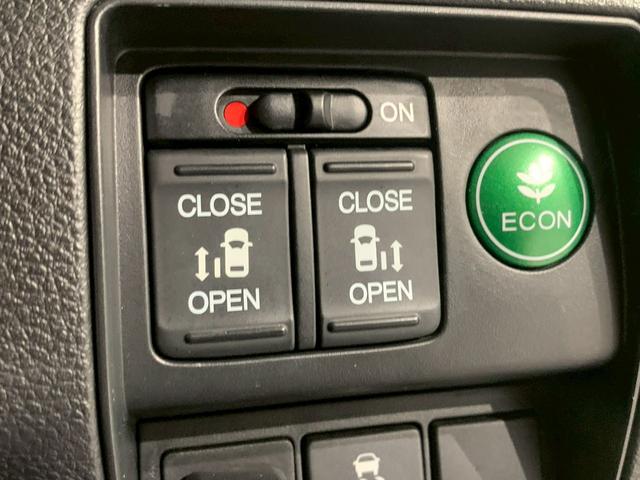 オデッセイ アブソルート　フルセグＴＶ　リアモニター　３列シート　両側電動スライドドア　スマートキー＆プッシュスタート　盗難防止　クルーズＣ　リアカメラ　ＥＴＣ装備　ナビＴＶ　ＬＥＤヘッドランプ　運転席エアバック　ＤＶＤ視聴（13枚目）