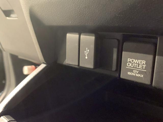 オデッセイ アブソルート　フルセグＴＶ　リアモニター　３列シート　両側電動スライドドア　スマートキー＆プッシュスタート　盗難防止　クルーズＣ　リアカメラ　ＥＴＣ装備　ナビＴＶ　ＬＥＤヘッドランプ　運転席エアバック　ＤＶＤ視聴（16枚目）