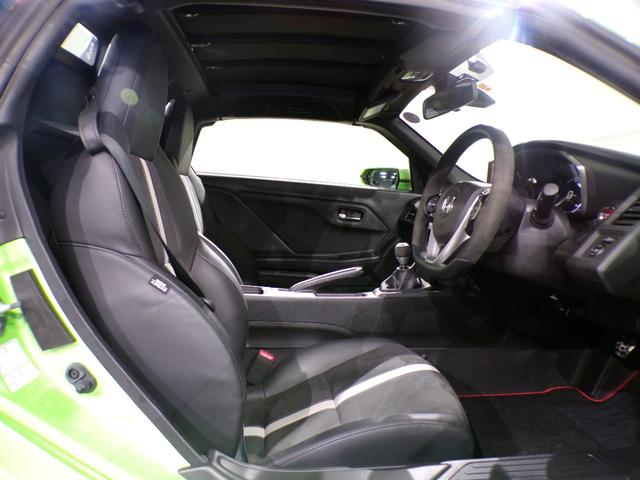 �̂��ݍ��ނ悤�Ȍ`��ŁA��������Ƒ̂��x���Ă���܂��I�����Ԃ̉^�]�����K�ɂ��Ă����V�[�g�ł��I