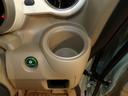 運転席の届きやすいところにドリンクホルダーがついています。視線をそらすことなく手に取れるので運転に集中できて安心ですね。