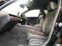 体を包み込むような形状で、しっかりと体を支えてくれます!長時間の運転も快適にしてくれるシートです!