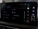 CD、DVD、Bluetooth、AM、FM、スマートフォン接続ができます。