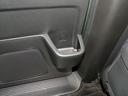 後部座席にもドリンクホルダーが装備されています。