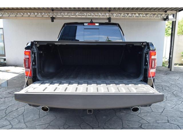 ダッジ・ラム クルーキャブ リミテッド 走行証明書付き パノラマサンルーフ 12インチモニター パワーランニングボード レザーシート 22インチAW 三つ折りトノカバー付き ETC ドライブレコーダー エアサスペンション(54枚目)