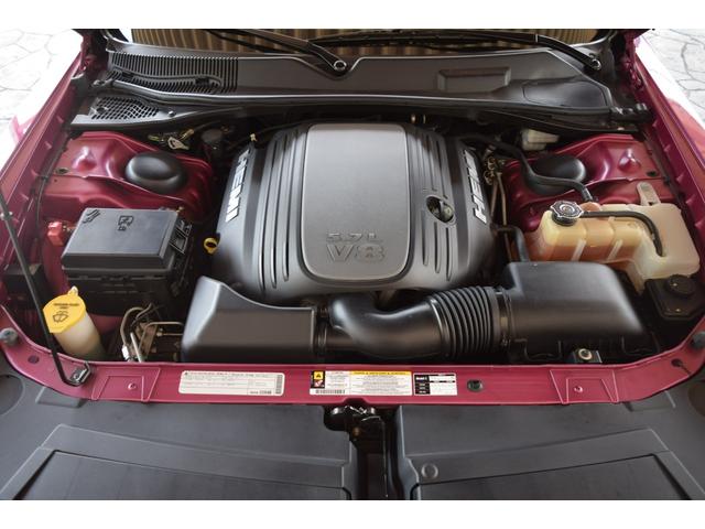 ダッジ・チャレンジャー Ｒ／Ｔ　クラシック　フューリアスフューシャ　新車並行車　限定車　専用カラー　スムースパールレザーシート　シートヒーター　専用２０インチホイール　６速マニュアル　サンルーフ　記録簿　スペアキーあり（46枚目）