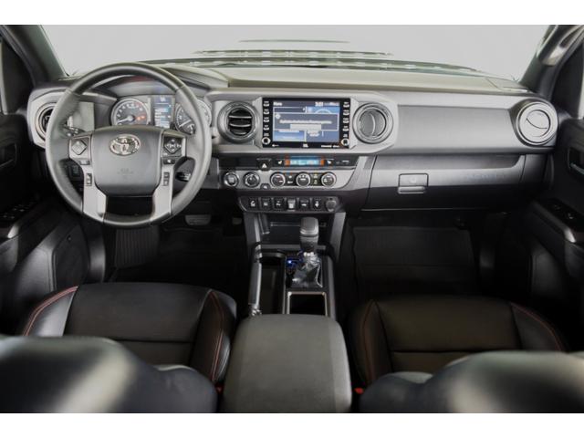 タコマ 　ダブルキャブ　ＴＲＤ　ＰＲＯ　２０２２年モデル　ＴＲＤＦＯＸサスペンション　ＴＲＤマフラー　専用レザーシート　サンルーフ　３６０度カメラ　ＪＢＬサウンド　純正鍛造１６インチＡＷ　カープレイ（2枚目）