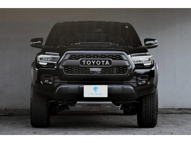 タコマ 　ダブルキャブ　ＴＲＤ　ＰＲＯ　２０２２年モデル　ＴＲＤＦＯＸサスペンション　ＴＲＤマフラー　専用レザーシート　サンルーフ　３６０度カメラ　ＪＢＬサウンド　純正鍛造１６インチＡＷ　カープレイ（3枚目）