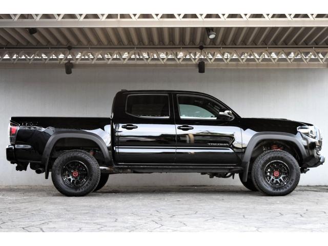 タコマ 　ダブルキャブ　ＴＲＤ　ＰＲＯ　２０２２年モデル　ＴＲＤＦＯＸサスペンション　ＴＲＤマフラー　専用レザーシート　サンルーフ　３６０度カメラ　ＪＢＬサウンド　純正鍛造１６インチＡＷ　カープレイ（9枚目）