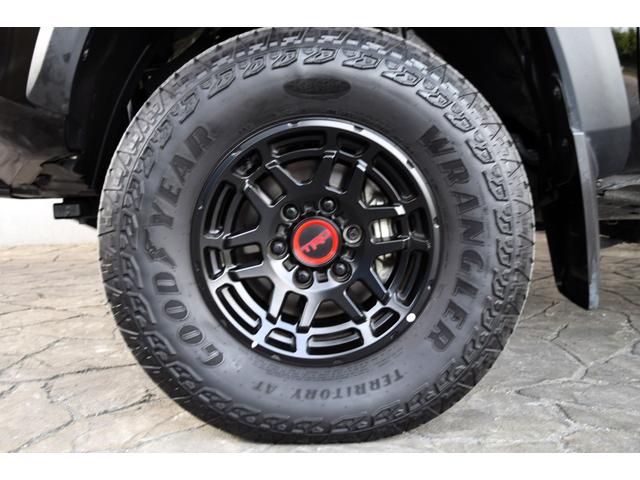 タコマ 　ダブルキャブ　ＴＲＤ　ＰＲＯ　２０２２年モデル　ＴＲＤＦＯＸサスペンション　ＴＲＤマフラー　専用レザーシート　サンルーフ　３６０度カメラ　ＪＢＬサウンド　純正鍛造１６インチＡＷ　カープレイ（10枚目）
