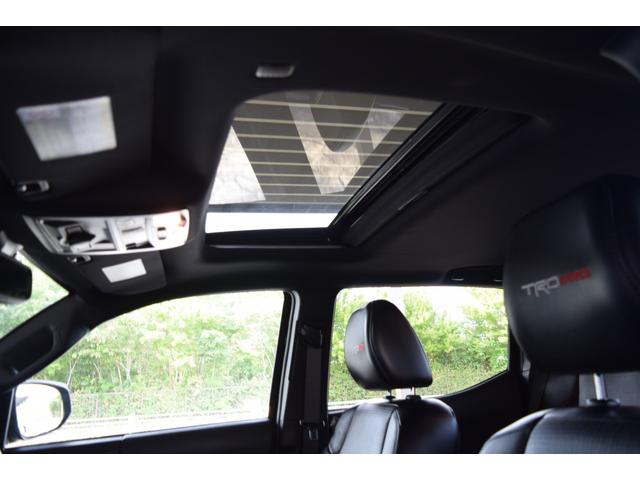 タコマ 　ダブルキャブ　ＴＲＤ　ＰＲＯ　２０２２年モデル　ＴＲＤＦＯＸサスペンション　ＴＲＤマフラー　専用レザーシート　サンルーフ　３６０度カメラ　ＪＢＬサウンド　純正鍛造１６インチＡＷ　カープレイ（20枚目）