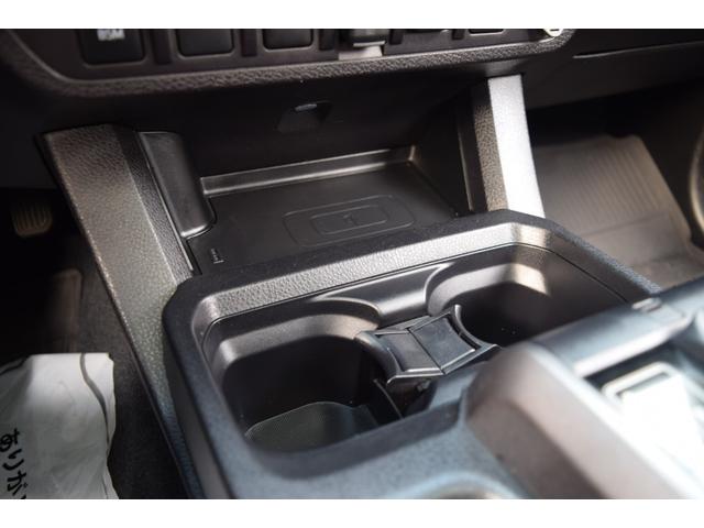 タコマ 　ダブルキャブ　ＴＲＤ　ＰＲＯ　２０２２年モデル　ＴＲＤＦＯＸサスペンション　ＴＲＤマフラー　専用レザーシート　サンルーフ　３６０度カメラ　ＪＢＬサウンド　純正鍛造１６インチＡＷ　カープレイ（25枚目）