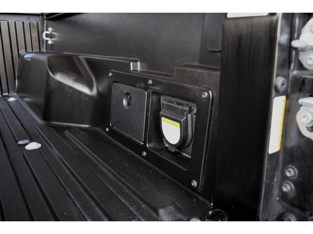 タコマ 　ダブルキャブ　ＴＲＤ　ＰＲＯ　２０２２年モデル　ＴＲＤＦＯＸサスペンション　ＴＲＤマフラー　専用レザーシート　サンルーフ　３６０度カメラ　ＪＢＬサウンド　純正鍛造１６インチＡＷ　カープレイ（28枚目）