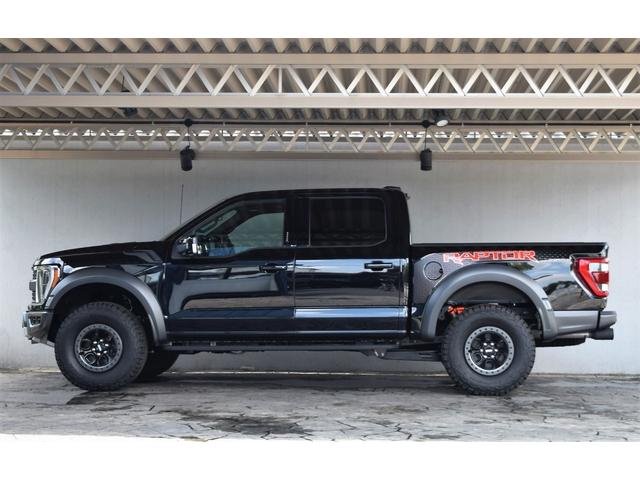 Ｆ－１５０ ＳＶＴ　ラプター　クルーキャブ　４ＷＤ　新車並行車　８０１Ａ　ＨＩＧＨパッケージ　ツインパネルムーンルーフ　可変バルブエギゾースト　三つ折りトノカバー　パワーテールゲートリリース　３６０度カメラ　鍛造１７インチＡＷ（6枚目）