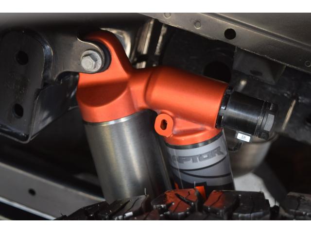 Ｆ－１５０ ＳＶＴ　ラプター　クルーキャブ　４ＷＤ　新車並行車　８０１Ａ　ＨＩＧＨパッケージ　ツインパネルムーンルーフ　可変バルブエギゾースト　三つ折りトノカバー　パワーテールゲートリリース　３６０度カメラ　鍛造１７インチＡＷ（9枚目）