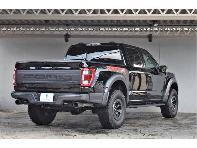 Ｆ－１５０ ＳＶＴ　ラプター　クルーキャブ　４ＷＤ　新車並行車　８０１Ａ　ＨＩＧＨパッケージ　ツインパネルムーンルーフ　可変バルブエギゾースト　三つ折りトノカバー　パワーテールゲートリリース　３６０度カメラ　鍛造１７インチＡＷ（10枚目）