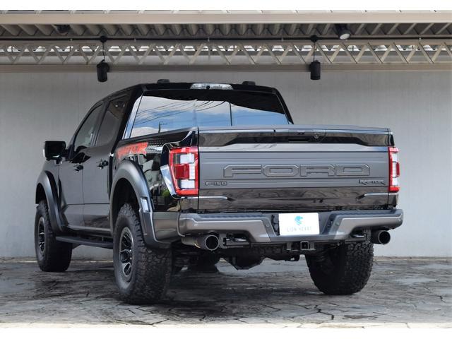 Ｆ－１５０ ＳＶＴ　ラプター　クルーキャブ　４ＷＤ　新車並行車　８０１Ａ　ＨＩＧＨパッケージ　ツインパネルムーンルーフ　可変バルブエギゾースト　三つ折りトノカバー　パワーテールゲートリリース　３６０度カメラ　鍛造１７インチＡＷ（11枚目）