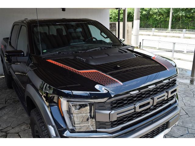 Ｆ－１５０ ＳＶＴ　ラプター　クルーキャブ　４ＷＤ　新車並行車　８０１Ａ　ＨＩＧＨパッケージ　ツインパネルムーンルーフ　可変バルブエギゾースト　三つ折りトノカバー　パワーテールゲートリリース　３６０度カメラ　鍛造１７インチＡＷ（13枚目）