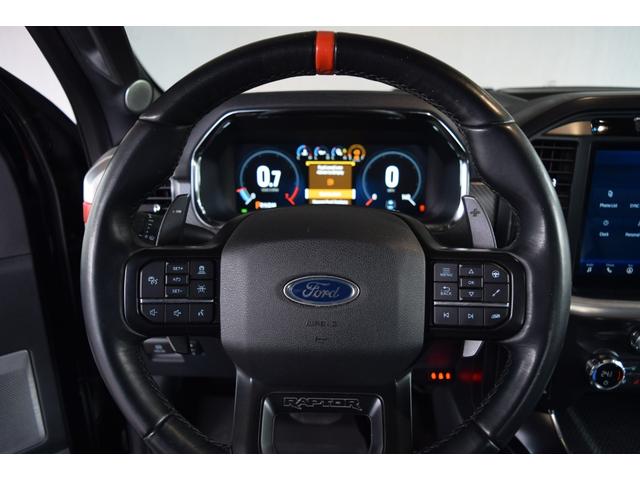 Ｆ－１５０ ＳＶＴ　ラプター　クルーキャブ　４ＷＤ　新車並行車　８０１Ａ　ＨＩＧＨパッケージ　ツインパネルムーンルーフ　可変バルブエギゾースト　三つ折りトノカバー　パワーテールゲートリリース　３６０度カメラ　鍛造１７インチＡＷ（14枚目）