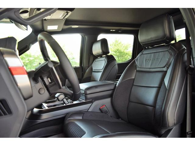 Ｆ－１５０ ＳＶＴ　ラプター　クルーキャブ　４ＷＤ　新車並行車　８０１Ａ　ＨＩＧＨパッケージ　ツインパネルムーンルーフ　可変バルブエギゾースト　三つ折りトノカバー　パワーテールゲートリリース　３６０度カメラ　鍛造１７インチＡＷ（16枚目）