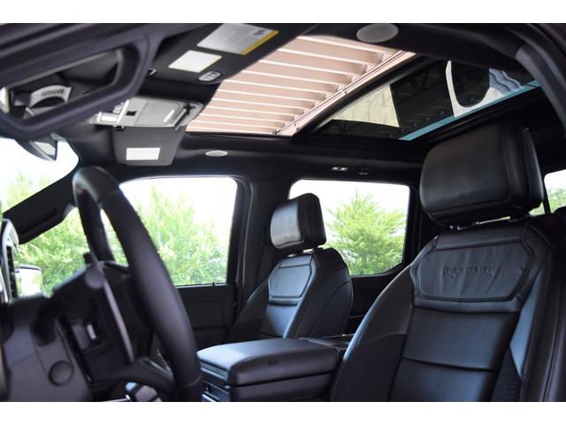 Ｆ－１５０ ＳＶＴ　ラプター　クルーキャブ　４ＷＤ　新車並行車　８０１Ａ　ＨＩＧＨパッケージ　ツインパネルムーンルーフ　可変バルブエギゾースト　三つ折りトノカバー　パワーテールゲートリリース　３６０度カメラ　鍛造１７インチＡＷ（19枚目）