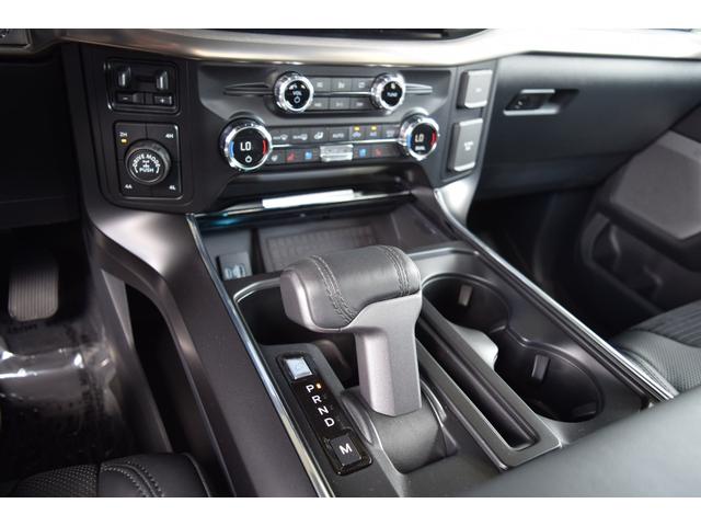 Ｆ－１５０ ＳＶＴ　ラプター　クルーキャブ　４ＷＤ　新車並行車　８０１Ａ　ＨＩＧＨパッケージ　ツインパネルムーンルーフ　可変バルブエギゾースト　三つ折りトノカバー　パワーテールゲートリリース　３６０度カメラ　鍛造１７インチＡＷ（23枚目）