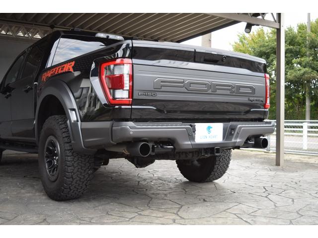 Ｆ－１５０ ＳＶＴ　ラプター　クルーキャブ　４ＷＤ　新車並行車　８０１Ａ　ＨＩＧＨパッケージ　ツインパネルムーンルーフ　可変バルブエギゾースト　三つ折りトノカバー　パワーテールゲートリリース　３６０度カメラ　鍛造１７インチＡＷ（29枚目）