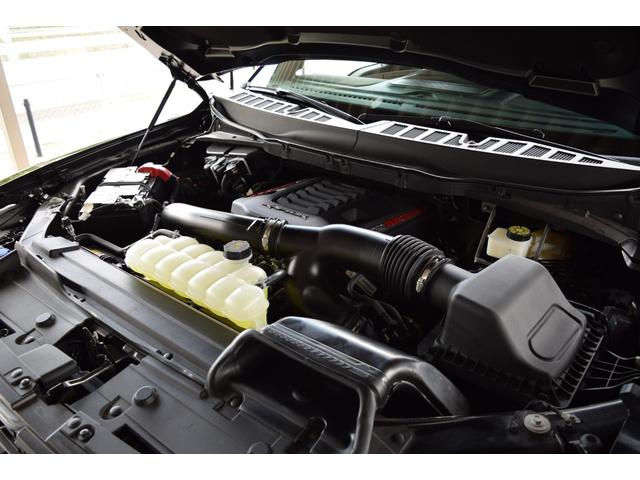 Ｆ－１５０ ＳＶＴ　ラプター　クルーキャブ　４ＷＤ　新車並行車　８０１Ａ　ＨＩＧＨパッケージ　ツインパネルムーンルーフ　可変バルブエギゾースト　三つ折りトノカバー　パワーテールゲートリリース　３６０度カメラ　鍛造１７インチＡＷ（31枚目）