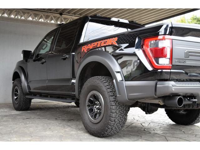 Ｆ－１５０ ＳＶＴ　ラプター　クルーキャブ　４ＷＤ　新車並行車　８０１Ａ　ＨＩＧＨパッケージ　ツインパネルムーンルーフ　可変バルブエギゾースト　三つ折りトノカバー　パワーテールゲートリリース　３６０度カメラ　鍛造１７インチＡＷ（47枚目）