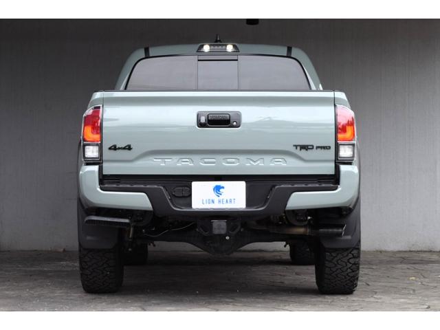 タコマ  ダブルキャブ TRD PRO 新車並行車 4WD ワンオーナー ルナロックカラー レザーシート サンルーフ サイドステップ リフトアップ FOX専用サス JBLサウンド ベッドステップ TRDマフラー(4枚目)