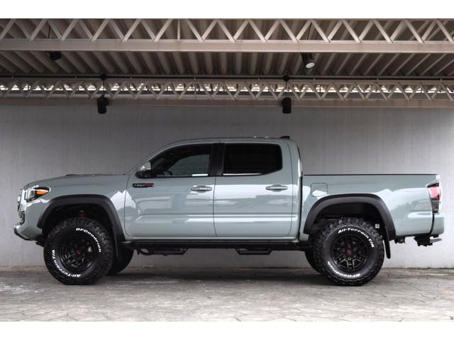 タコマ  ダブルキャブ TRD PRO 新車並行車 4WD ワンオーナー ルナロックカラー レザーシート サンルーフ サイドステップ リフトアップ FOX専用サス JBLサウンド ベッドステップ TRDマフラー(6枚目)
