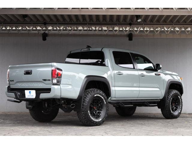 タコマ  ダブルキャブ TRD PRO 新車並行車 4WD ワンオーナー ルナロックカラー レザーシート サンルーフ サイドステップ リフトアップ FOX専用サス JBLサウンド ベッドステップ TRDマフラー(9枚目)