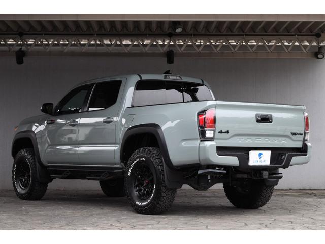 タコマ  ダブルキャブ TRD PRO 新車並行車 4WD ワンオーナー ルナロックカラー レザーシート サンルーフ サイドステップ リフトアップ FOX専用サス JBLサウンド ベッドステップ TRDマフラー(10枚目)