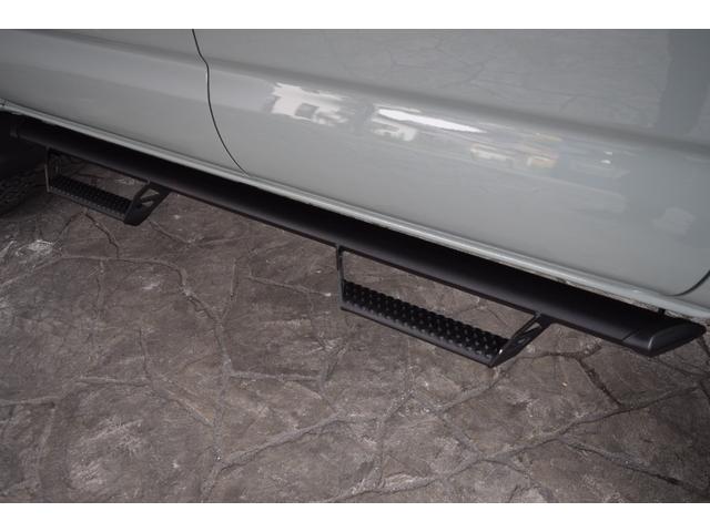 タコマ  ダブルキャブ TRD PRO 新車並行車 4WD ワンオーナー ルナロックカラー レザーシート サンルーフ サイドステップ リフトアップ FOX専用サス JBLサウンド ベッドステップ TRDマフラー(11枚目)