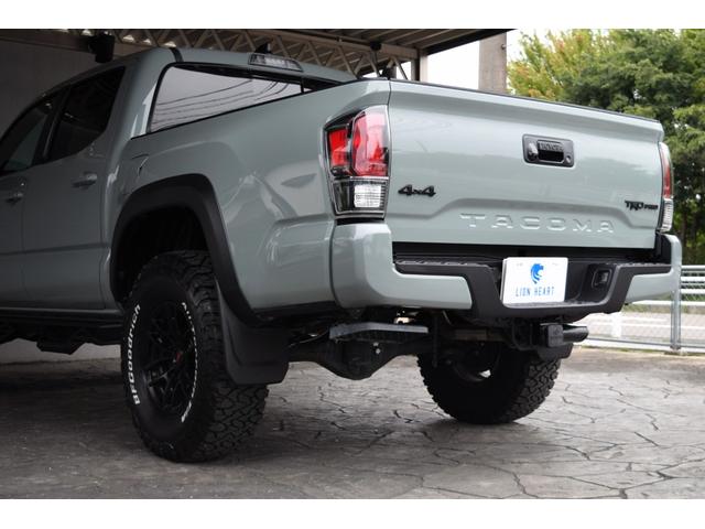 タコマ  ダブルキャブ TRD PRO 新車並行車 4WD ワンオーナー ルナロックカラー レザーシート サンルーフ サイドステップ リフトアップ FOX専用サス JBLサウンド ベッドステップ TRDマフラー(28枚目)