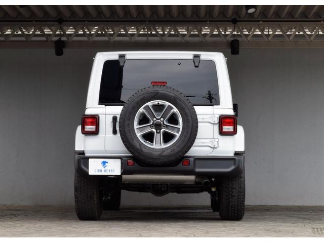 ブライトホワイトはとても鮮やかなカラーになります。ルーフ、オーバーフェンダーも同色となっております。