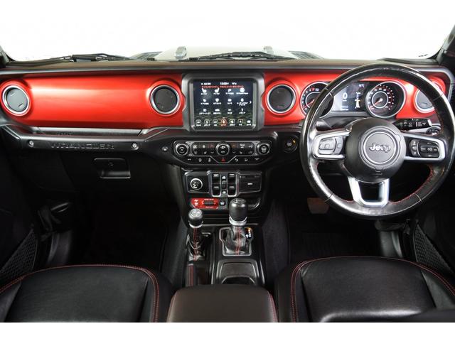 ジープ・ラングラーアンリミテッド ルビコン レザーシート シートヒーター ステアリングヒーター 8.4インチモニター ナビ 地デジ カープレイ スチールバンパー ジオランダーXATタイヤ 295/70R17 ハイフェンダー フロアマット(2枚目)