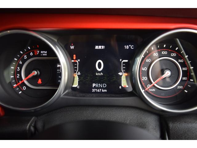 ジープ・ラングラーアンリミテッド ルビコン レザーシート シートヒーター ステアリングヒーター 8.4インチモニター ナビ 地デジ カープレイ スチールバンパー ジオランダーXATタイヤ 295/70R17 ハイフェンダー フロアマット(13枚目)