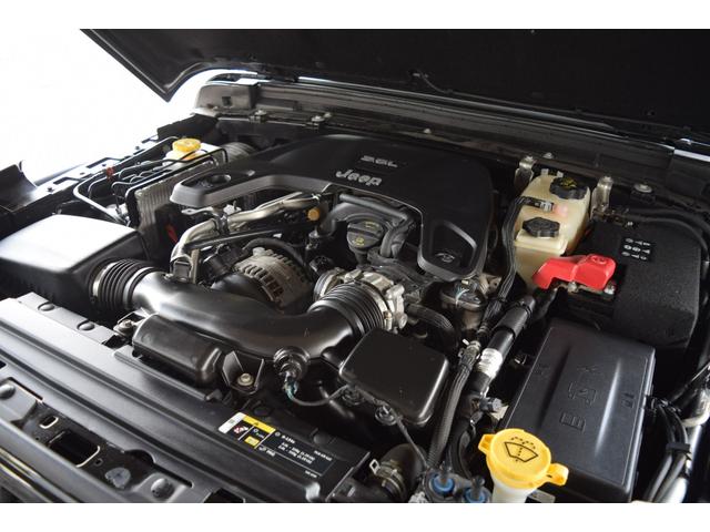 ジープ・ラングラーアンリミテッド ルビコン レザーシート シートヒーター ステアリングヒーター 8.4インチモニター ナビ 地デジ カープレイ スチールバンパー ジオランダーXATタイヤ 295/70R17 ハイフェンダー フロアマット(19枚目)