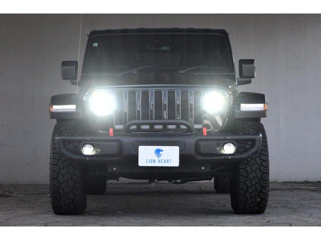 ジープ・ラングラーアンリミテッド ルビコン レザーシート シートヒーター ステアリングヒーター 8.4インチモニター ナビ 地デジ カープレイ スチールバンパー ジオランダーXATタイヤ 295/70R17 ハイフェンダー フロアマット(24枚目)