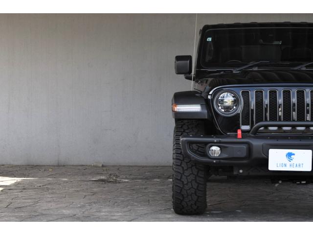 ジープ・ラングラーアンリミテッド ルビコン レザーシート シートヒーター ステアリングヒーター 8.4インチモニター ナビ 地デジ カープレイ スチールバンパー ジオランダーXATタイヤ 295/70R17 ハイフェンダー フロアマット(27枚目)