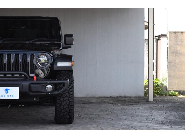 ジープ・ラングラーアンリミテッド ルビコン レザーシート シートヒーター ステアリングヒーター 8.4インチモニター ナビ 地デジ カープレイ スチールバンパー ジオランダーXATタイヤ 295/70R17 ハイフェンダー フロアマット(28枚目)