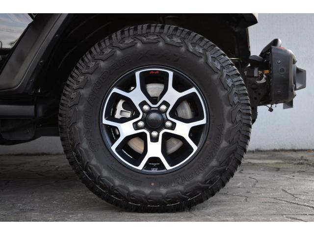 ジープ・ラングラーアンリミテッド ルビコン レザーシート シートヒーター ステアリングヒーター 8.4インチモニター ナビ 地デジ カープレイ スチールバンパー ジオランダーXATタイヤ 295/70R17 ハイフェンダー フロアマット(35枚目)