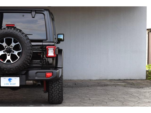 ジープ・ラングラーアンリミテッド ルビコン レザーシート シートヒーター ステアリングヒーター 8.4インチモニター ナビ 地デジ カープレイ スチールバンパー ジオランダーXATタイヤ 295/70R17 ハイフェンダー フロアマット(37枚目)