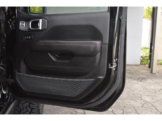 ジープ・ラングラーアンリミテッド ルビコン レザーシート シートヒーター ステアリングヒーター 8.4インチモニター ナビ 地デジ カープレイ スチールバンパー ジオランダーXATタイヤ 295/70R17 ハイフェンダー フロアマット(39枚目)