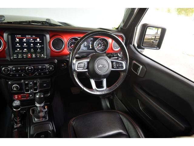 ジープ・ラングラーアンリミテッド ルビコン レザーシート シートヒーター ステアリングヒーター 8.4インチモニター ナビ 地デジ カープレイ スチールバンパー ジオランダーXATタイヤ 295/70R17 ハイフェンダー フロアマット(40枚目)