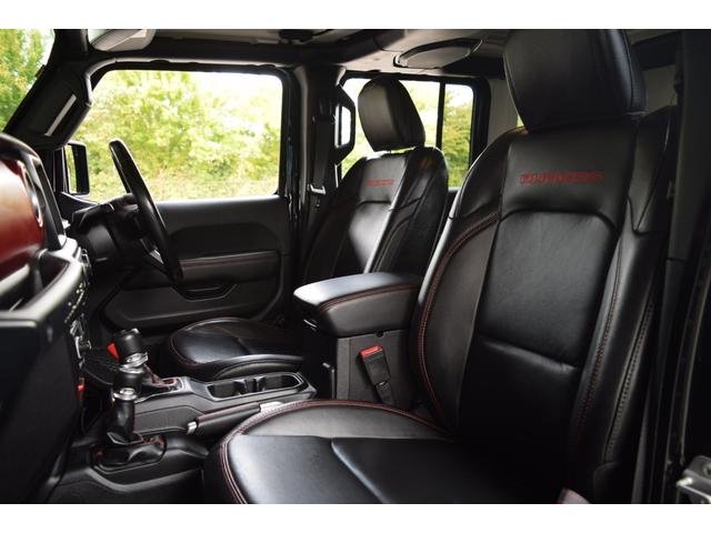 ジープ・ラングラーアンリミテッド ルビコン レザーシート シートヒーター ステアリングヒーター 8.4インチモニター ナビ 地デジ カープレイ スチールバンパー ジオランダーXATタイヤ 295/70R17 ハイフェンダー フロアマット(43枚目)